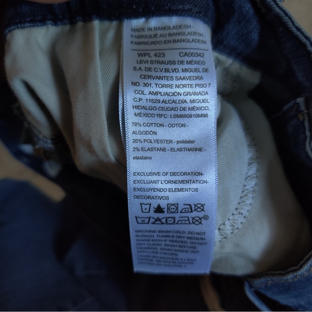 Signature by Levi Strauss Blue Mid Rise Capri Cropped Jeans Size 33 Cuffed - Picture 4 of 9